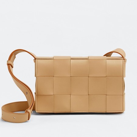 Bottega Veneta Cassett Bag In Beige Intrecciato Lambskin