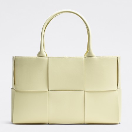 Bottega Veneta Arco Medium Tote In Cream Intrecciato Lambskin