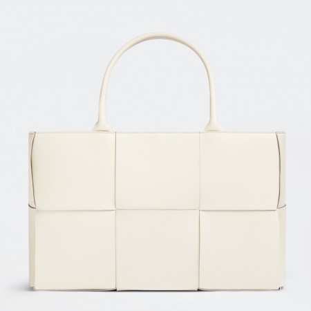 Bottega Veneta Arco Medium Tote In White Intrecciato Lambskin