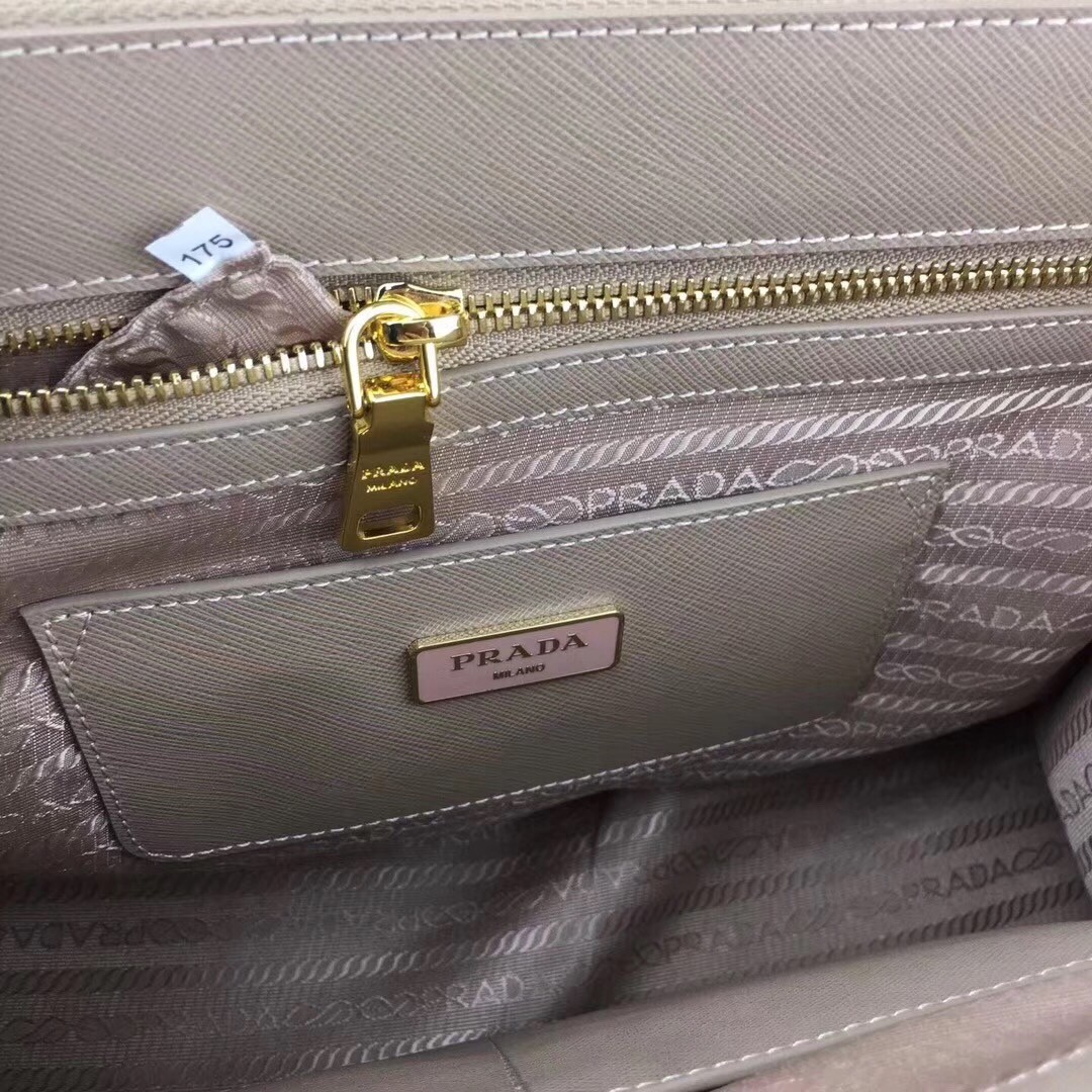 Pra*a medium galleria bag in grey saffiano leather