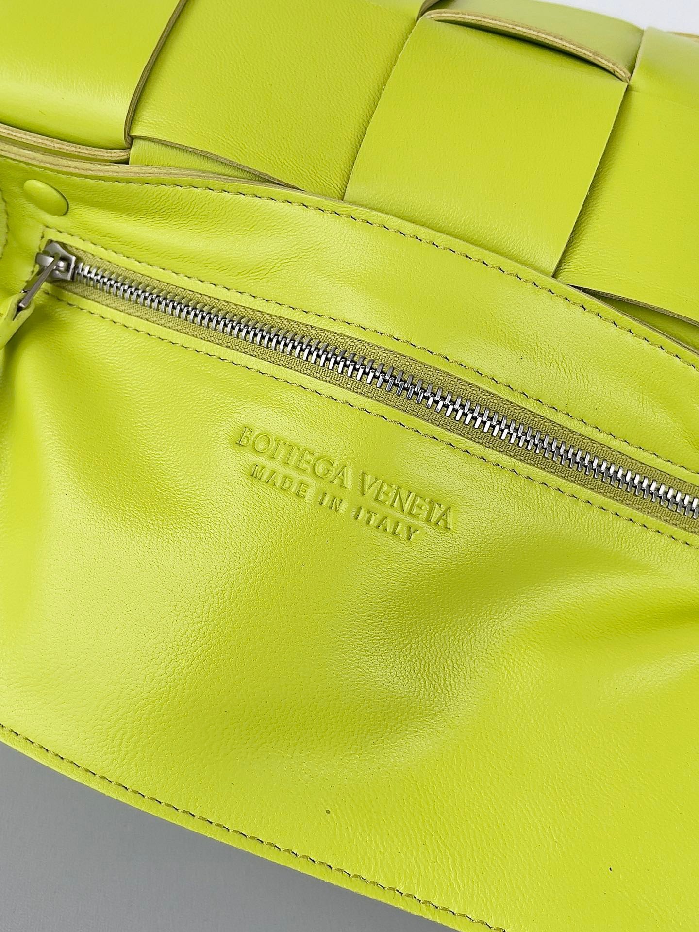 bo*te*ga Ve*ne*ta cassett bag in acid kiwi intrecciato lambskin
