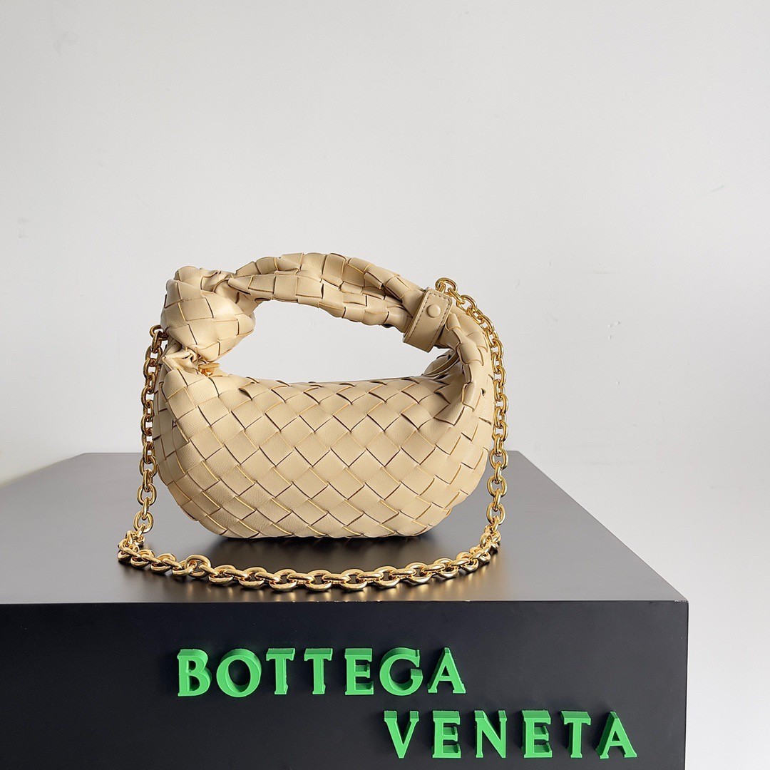 bo*te*ga Ve*ne*ta mini jodie chain bag in porridge intrecciato lambskin