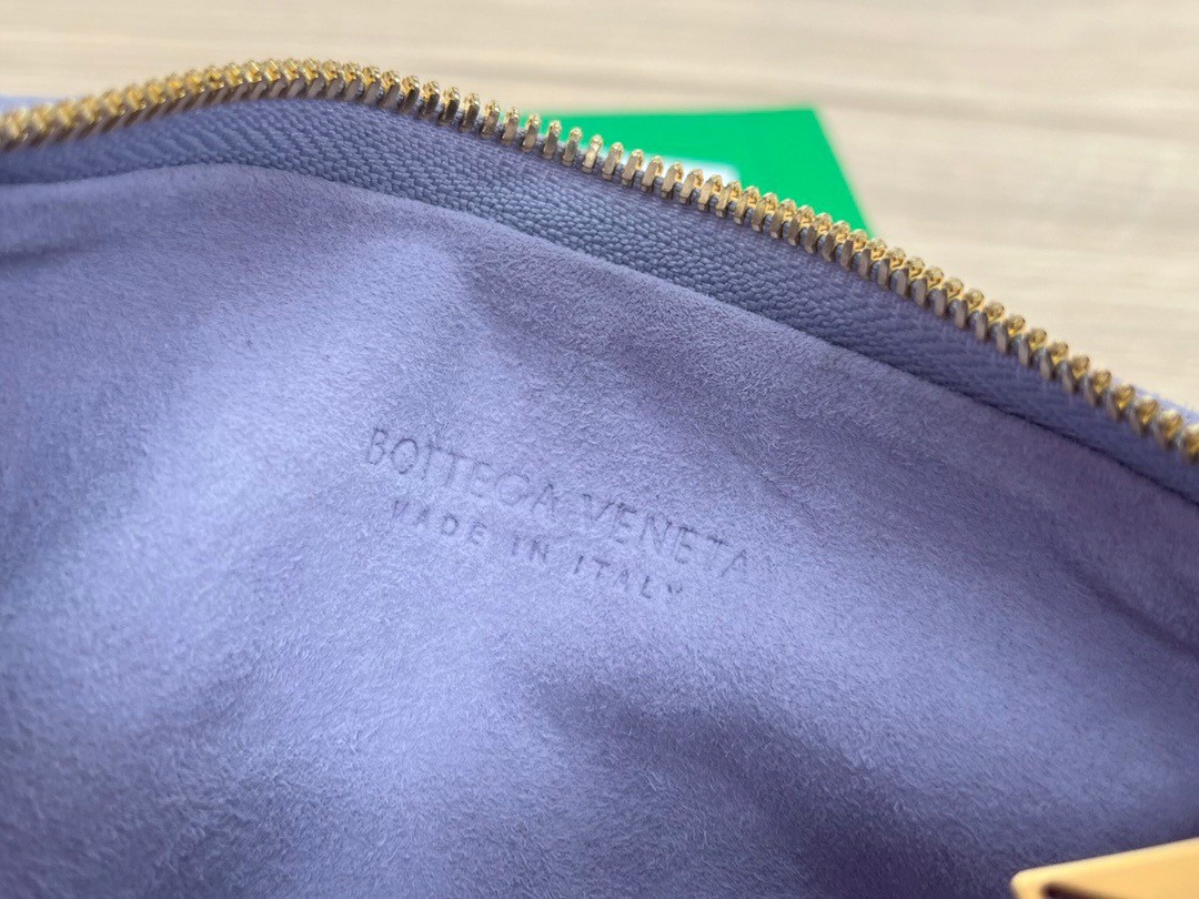 bo*te*ga Ve*ne*ta bv jodie mini bag in lilac intrecciato suede