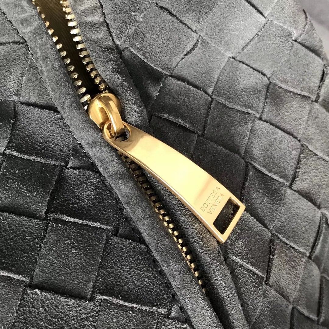 bo*te*ga Ve*ne*ta large bv jodie bag in grey woven suede