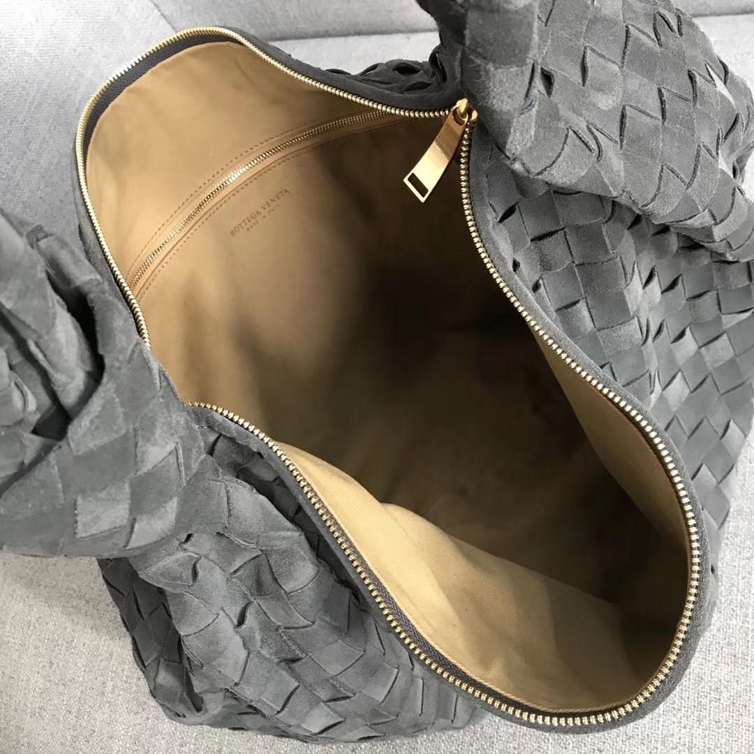 bo*te*ga Ve*ne*ta large bv jodie bag in grey woven suede