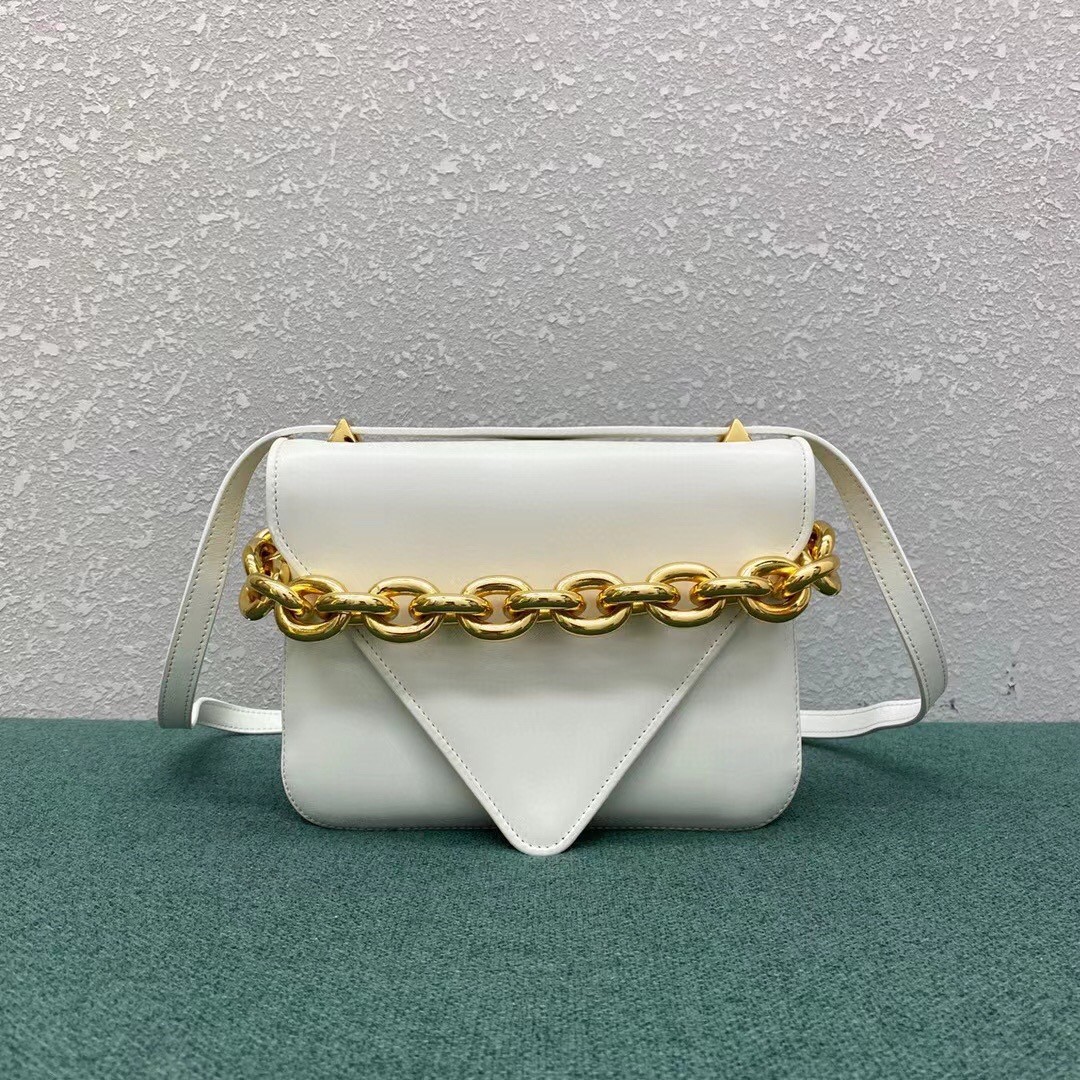 bo*te*ga Ve*ne*ta mount small bag in white calfskin