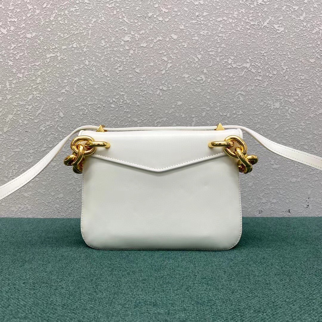bo*te*ga Ve*ne*ta mount small bag in white calfskin