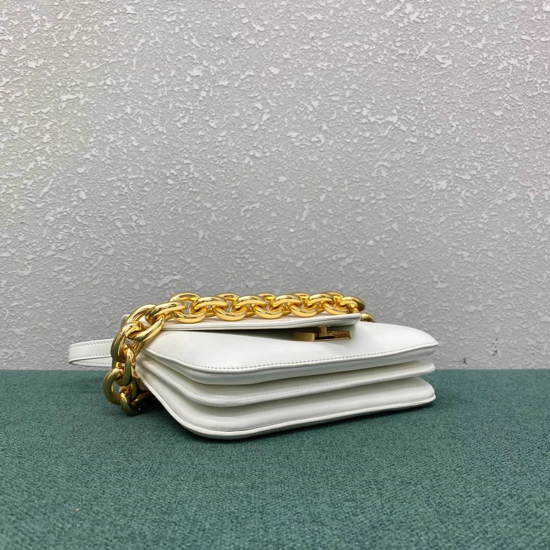 bo*te*ga Ve*ne*ta mount small bag in white calfskin
