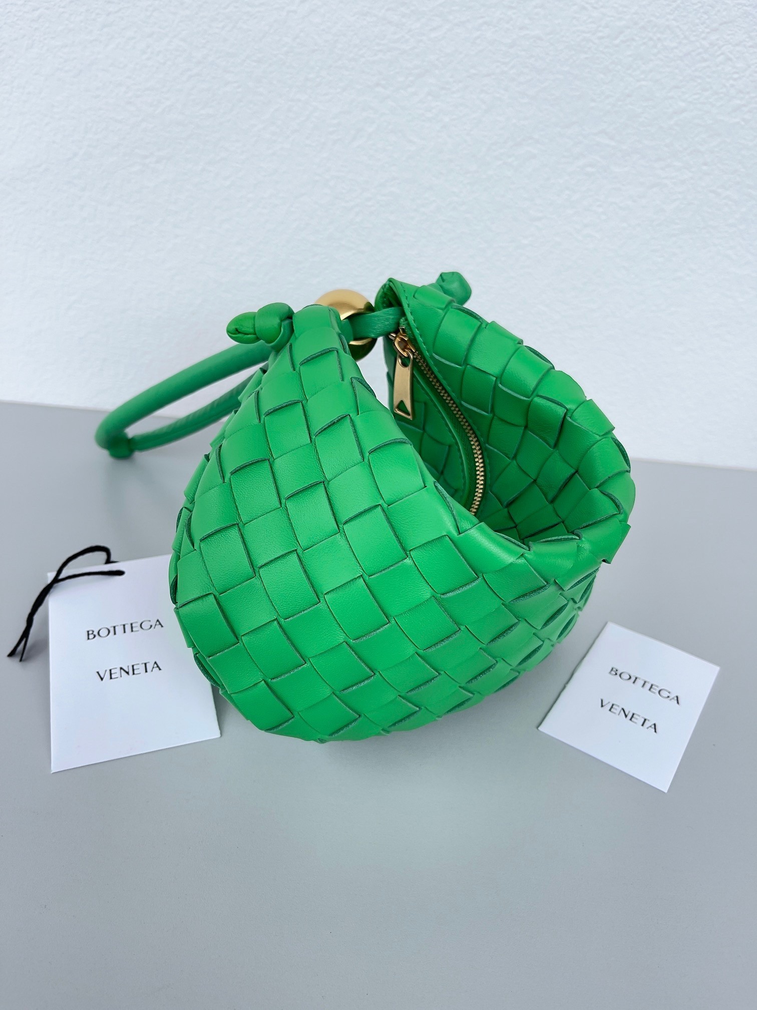 bo*te*ga Ve*ne*ta turn bag in green intrecciato lambskin