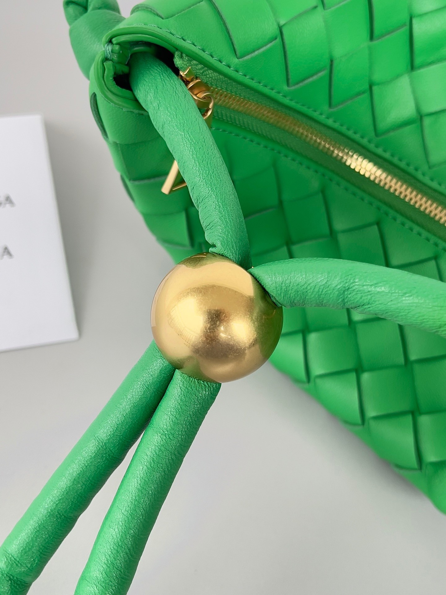 bo*te*ga Ve*ne*ta turn bag in green intrecciato lambskin