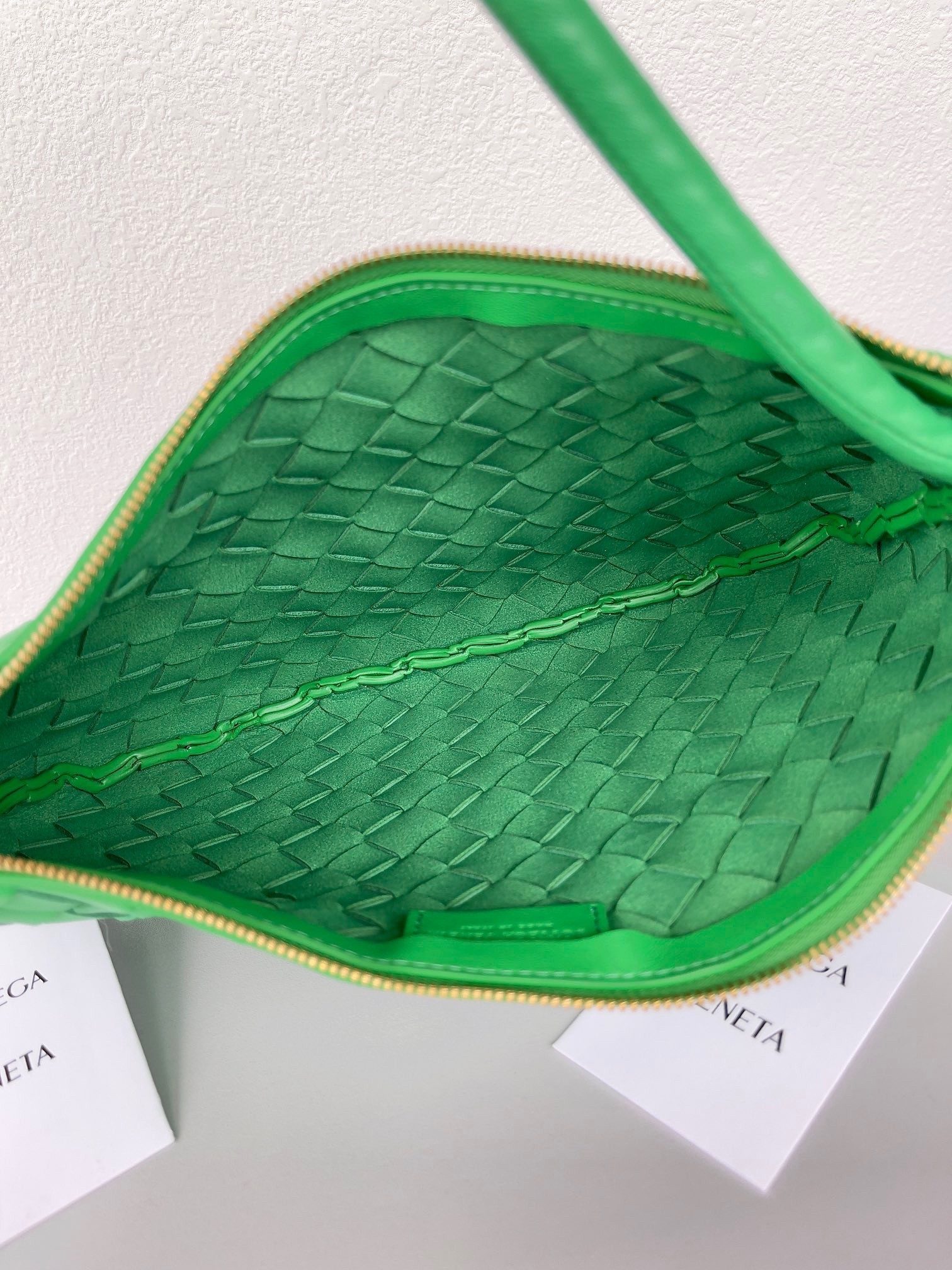 bo*te*ga Ve*ne*ta turn bag in green intrecciato lambskin
