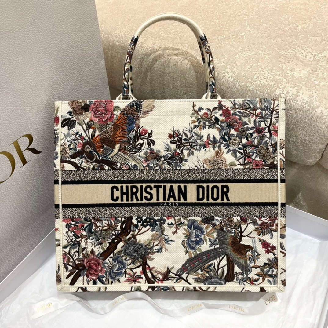 D*or large book tote bag in white jardin d
