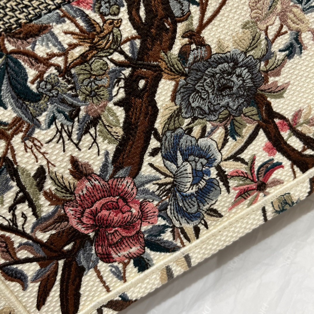 D*or large book tote bag in white jardin d