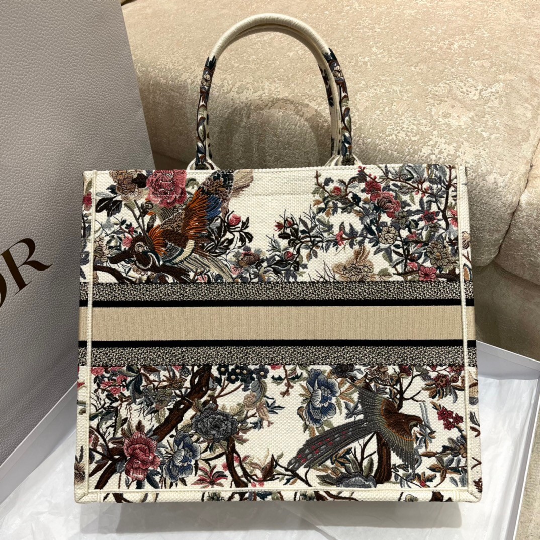 D*or large book tote bag in white jardin d