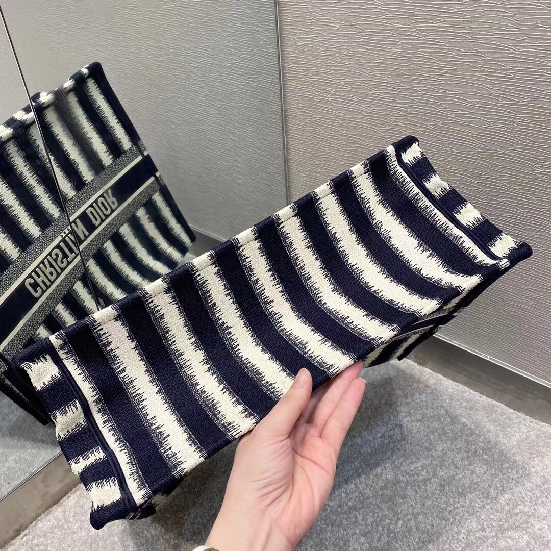 D*or book tote bag in blue stripes embroidery