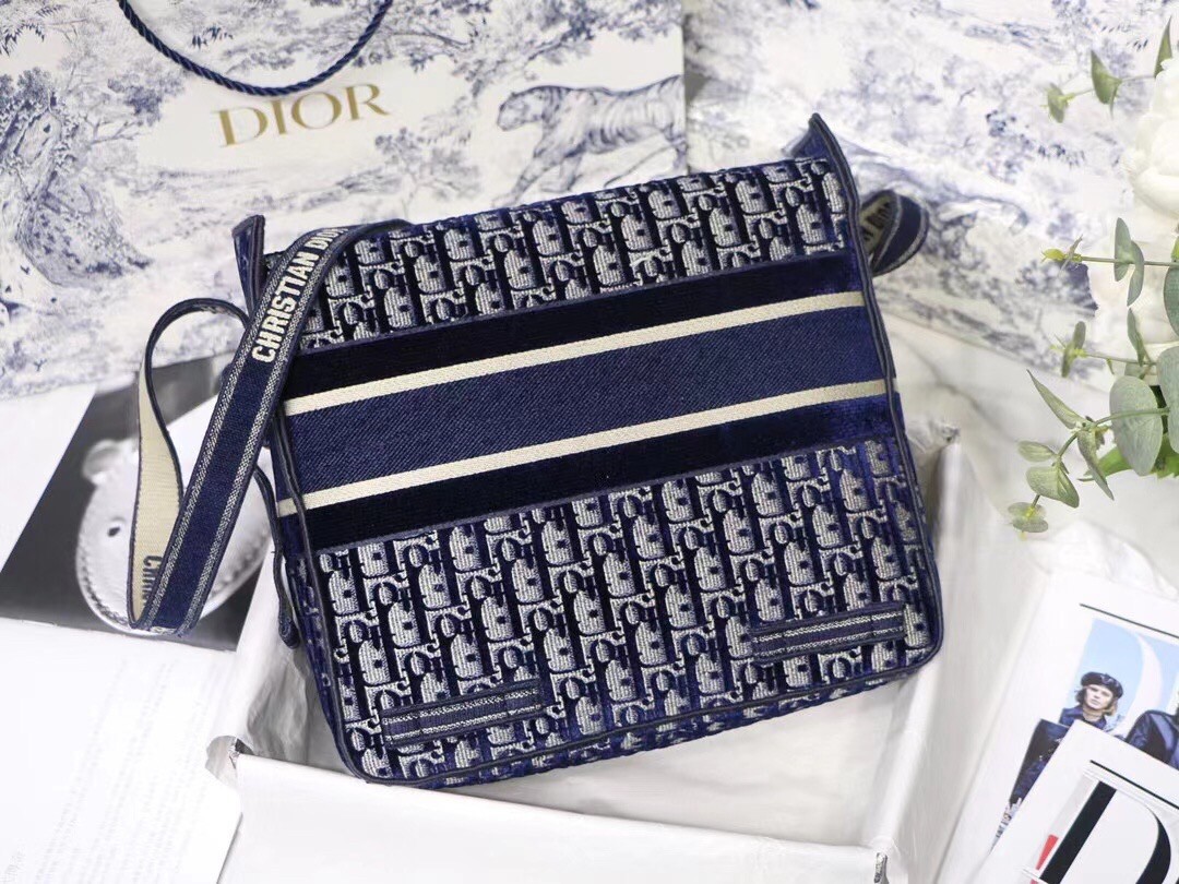 D*or D*orcamp messenger bag in blue oblique embroidered velvet
