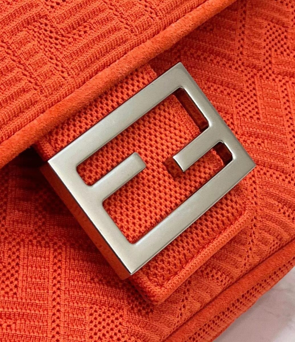 F**di midi baguette chain bag in piment ff fabric