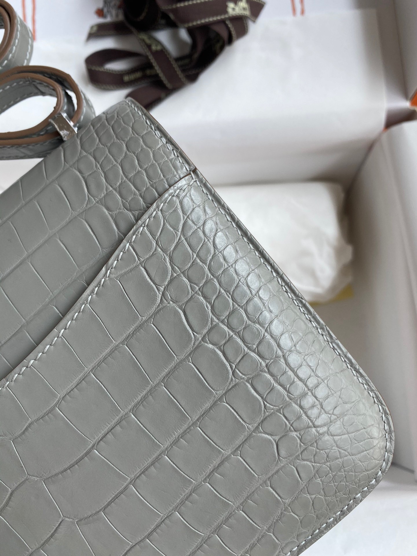 H**mes constance 18 handmade bag in grey matte alligator leather