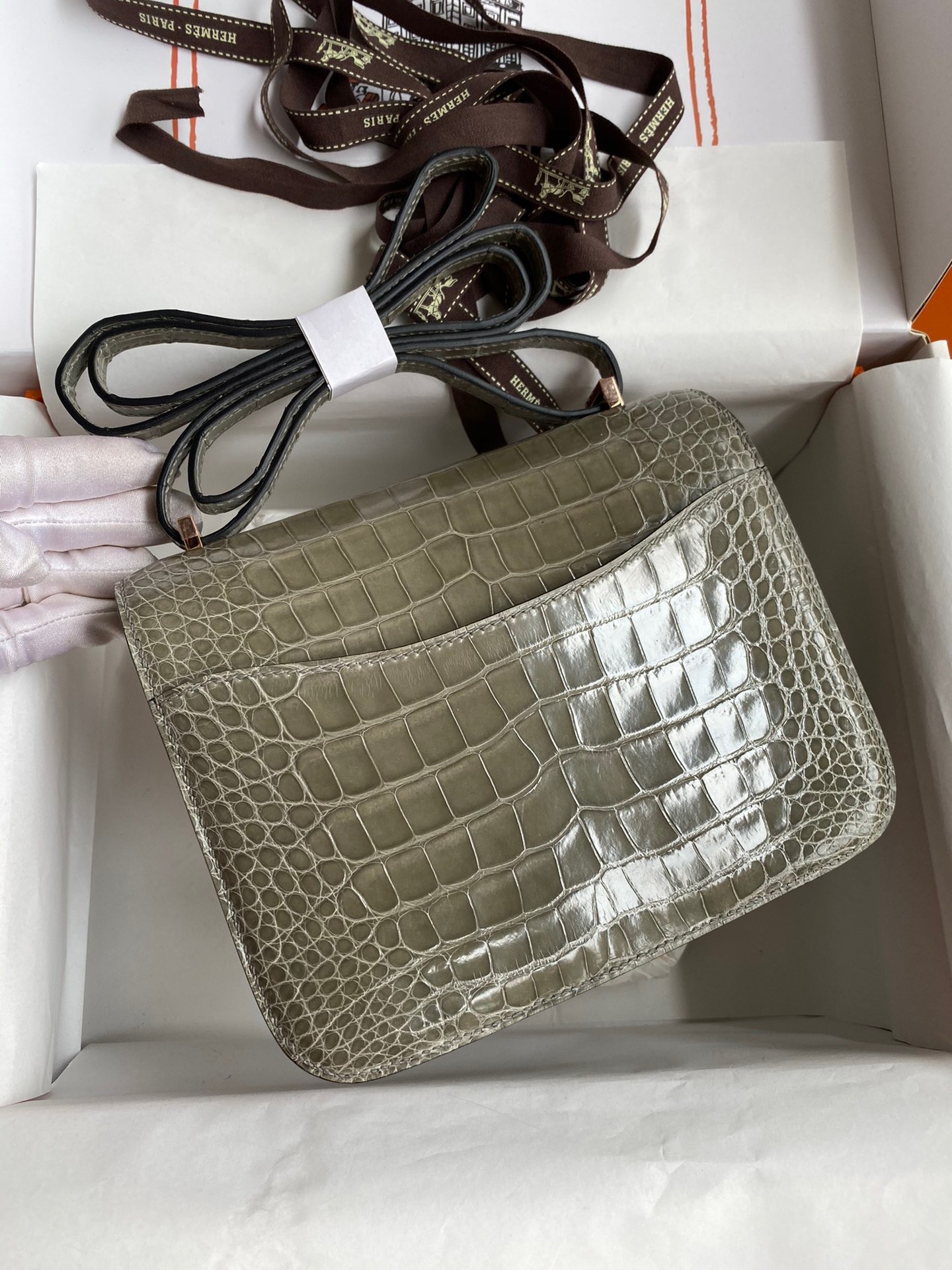 H**mes constance 18 handmade bag in grey shiny alligator leather