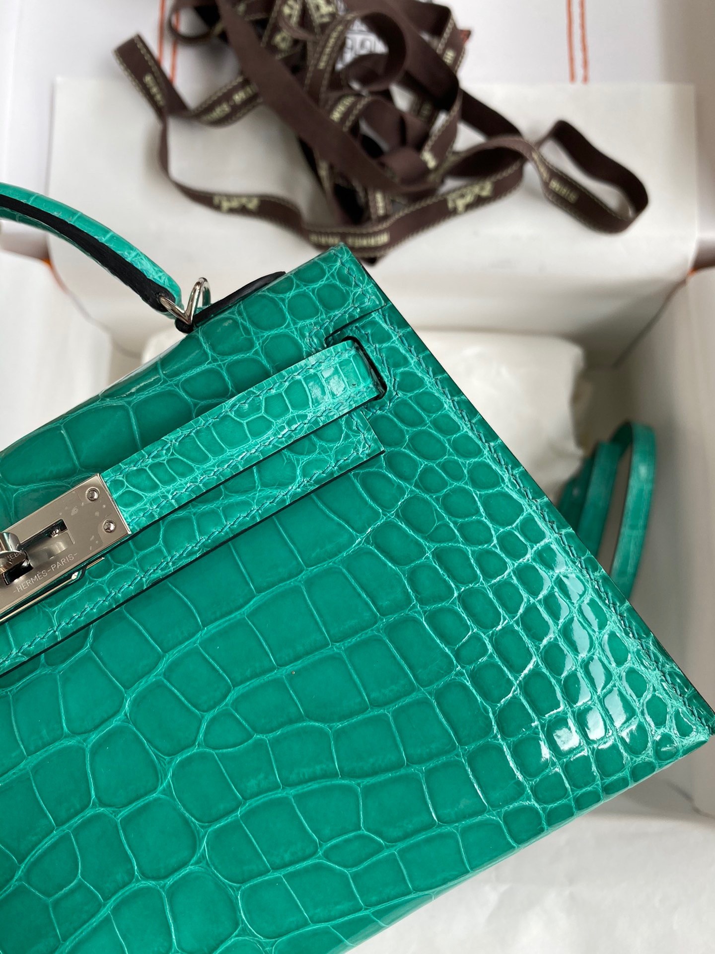 H**mes kelly mini ii sellier handmade bag in vert jude shiny alligator leather