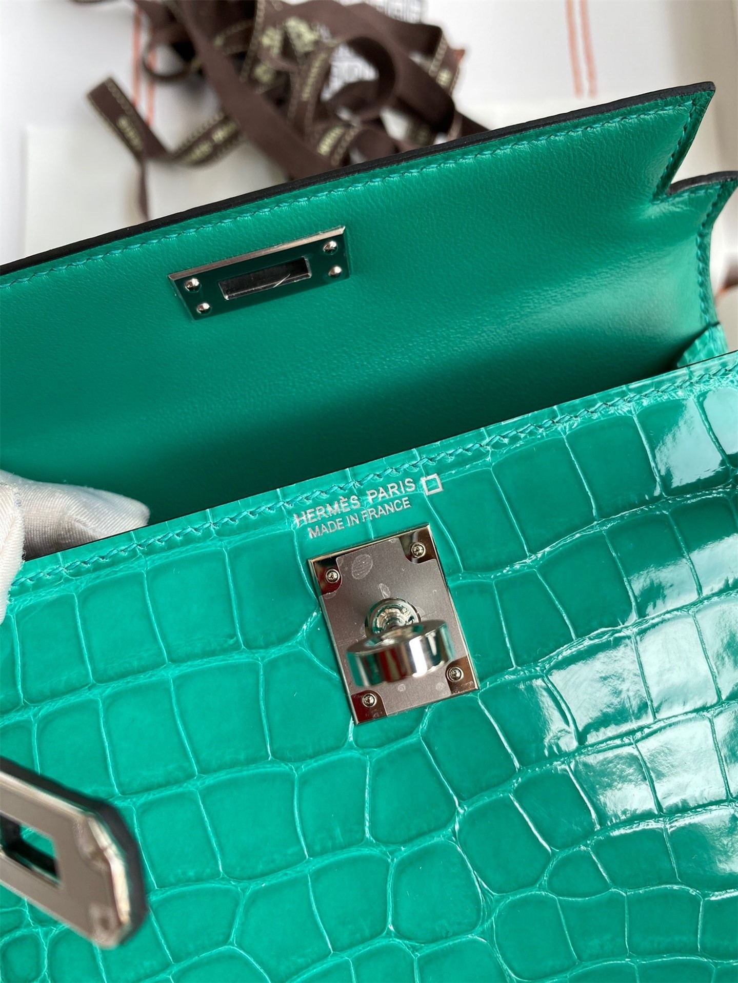 H**mes kelly mini ii sellier handmade bag in vert jude shiny alligator leather