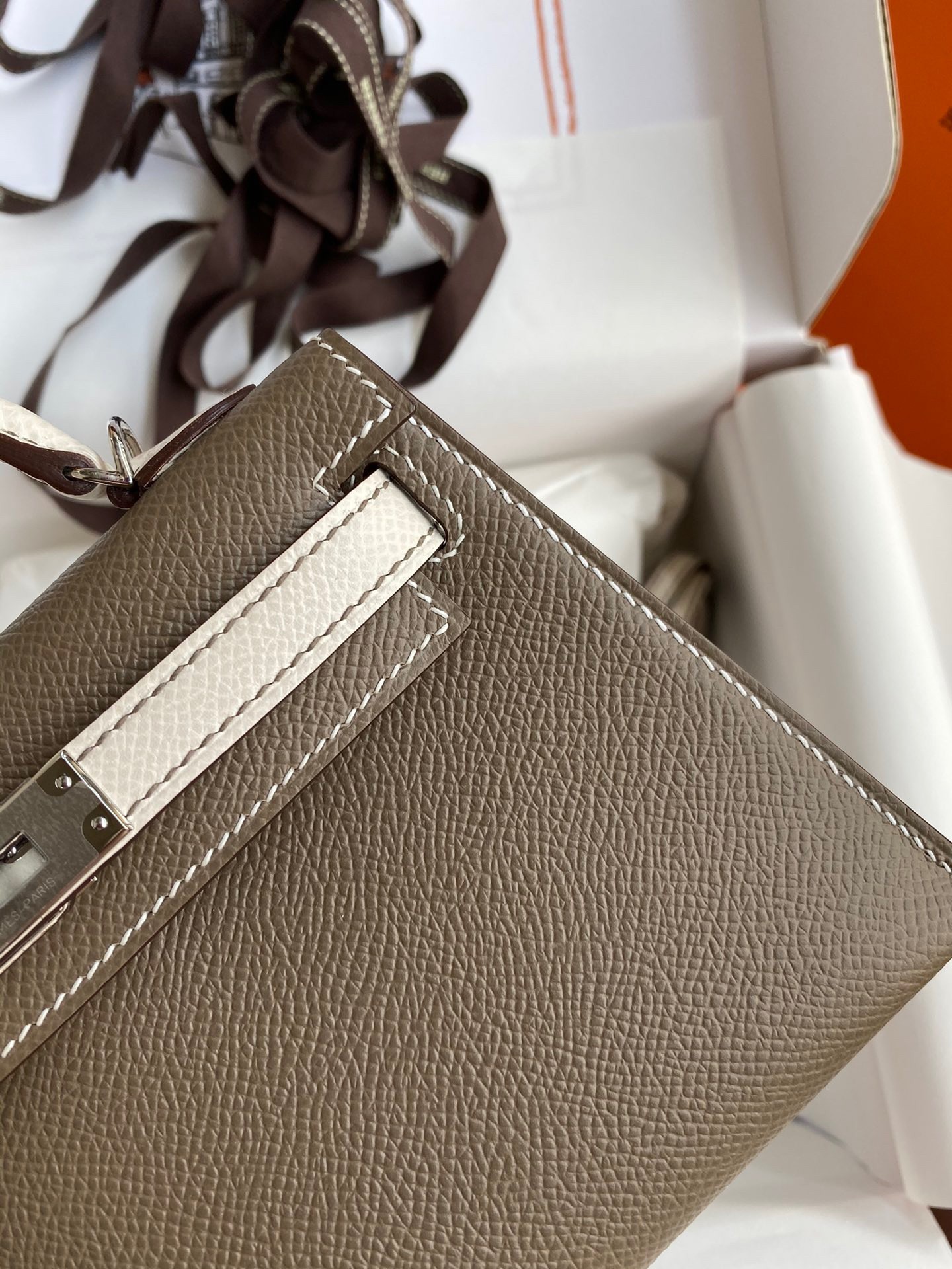 H**mes kelly mini ii sellier bicolor handmade bag in taupe and craie epsom calfskin