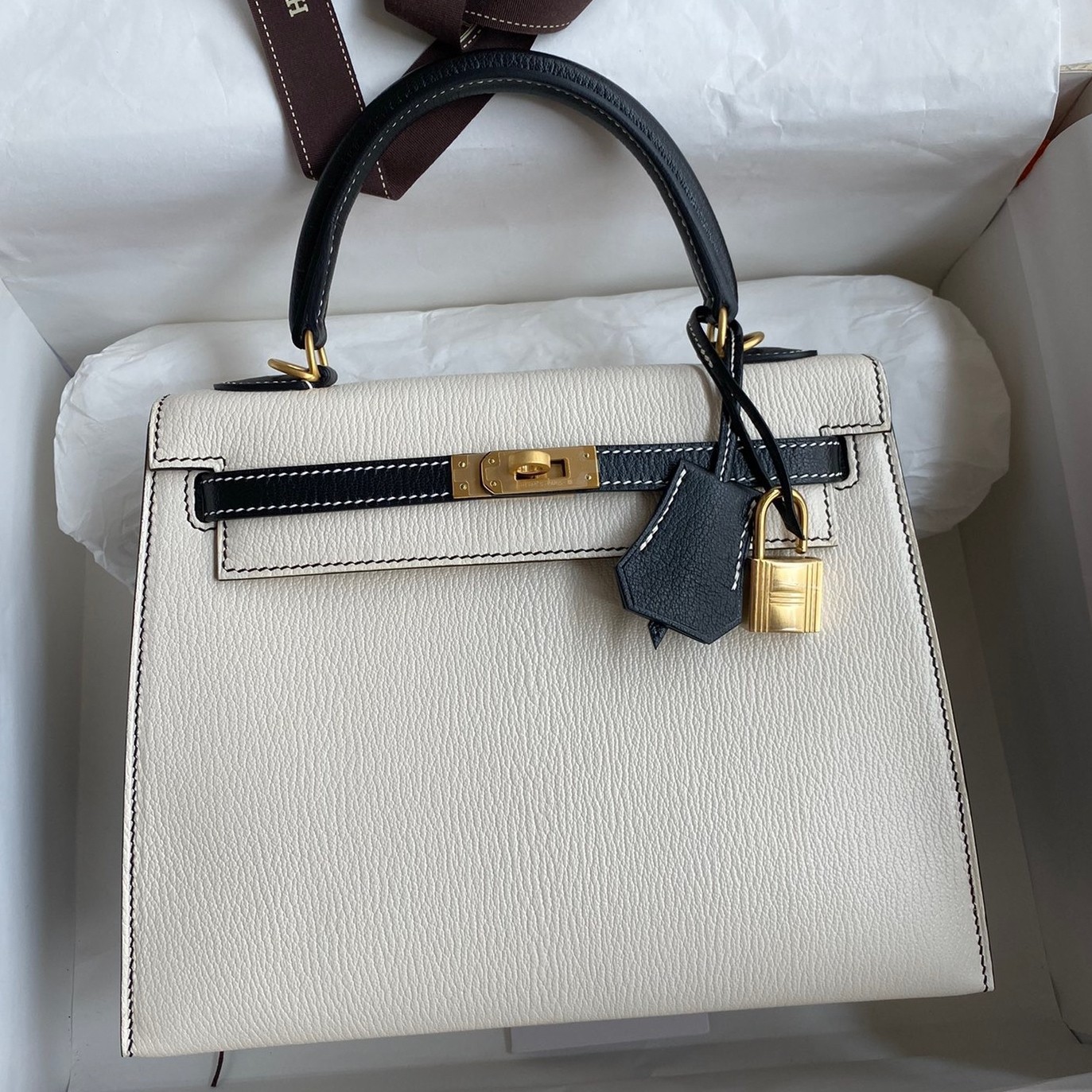 Replica Hermes Kelly Sellier 25 Bicolor Bag in White and Black Mysore ...