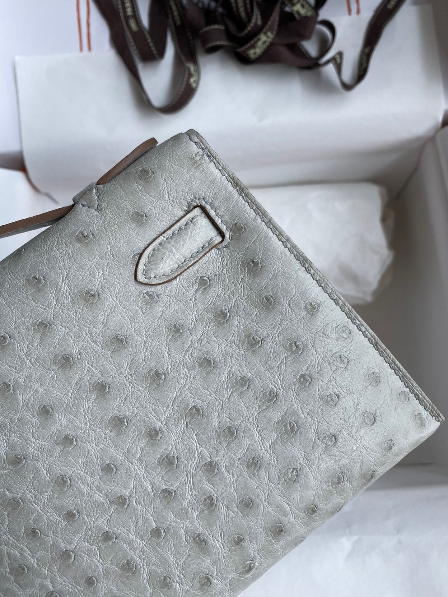 H**mes kelly pochette handmade bag in pearl grey ostrich leather