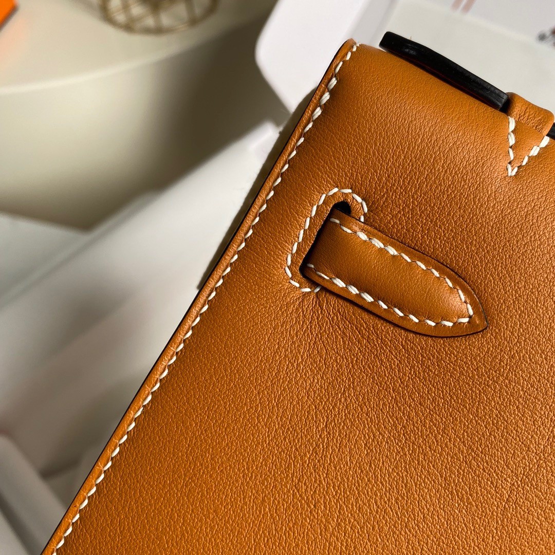 H**mes kelly pochette handmade bag in gold swift calfskin