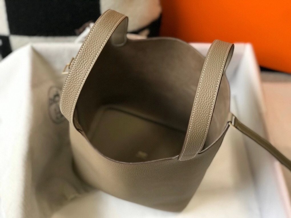 H**mes picotin lock 22 bag in tourterelle clemence leather