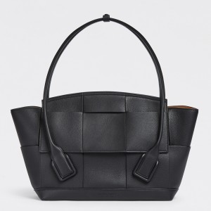 Bottega Veneta Arco Medium Bag In Black Grained Leather