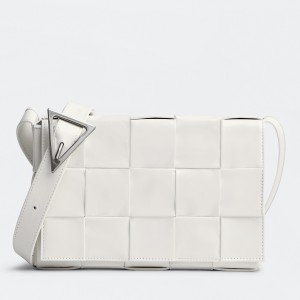 Bottega Veneta Cassett Bag In White Wrinkled Calfskin